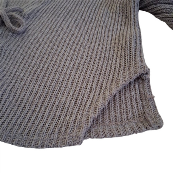 Sadie & Sage Women's Size Medium Gray Light Knit Tie Front Cropped Sweater - Picture 8 of 12